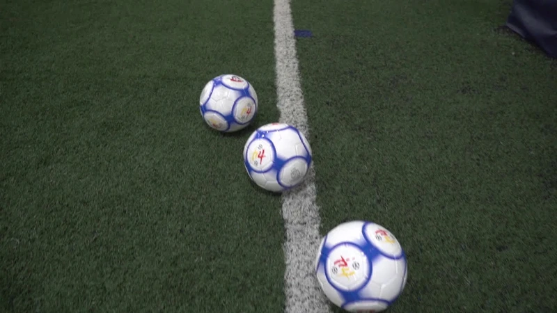 Giữ bóng tại giữa sân giúp đẩy nhanh nhịp độ trận đấu