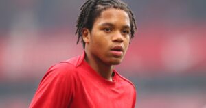 Thần đồng 16 tuổi Rio Ngumoha gây sốt tại Liverpool