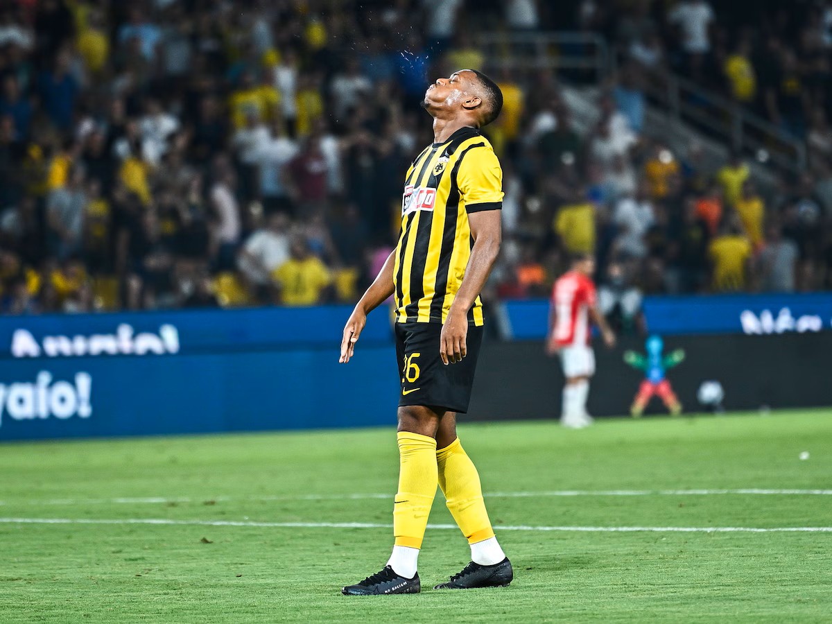 Martial bị AEK Athens loại khỏi danh sách tham dự cup châu Âu